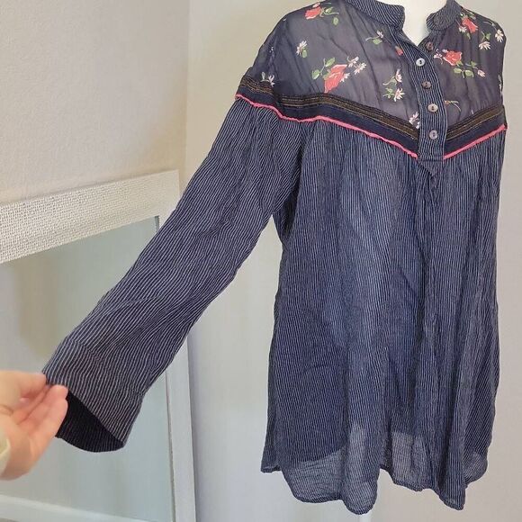 Free People Blue Long Sleeves Button Up Tunic Blouse size M - Picture 2 of 8